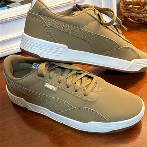 NEW!!! Puma Men's Beige and White Sneakers size 9